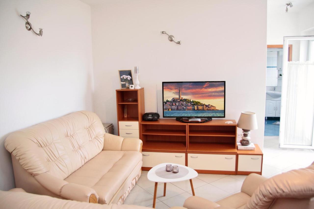 רוביני Apartment Matika, Terrace Apartment 10 Minutes Walk From Center מראה חיצוני תמונה