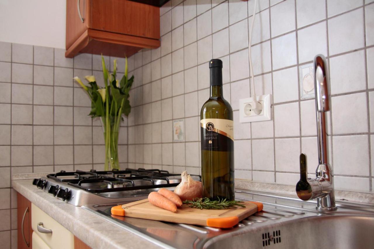 רוביני Apartment Matika, Terrace Apartment 10 Minutes Walk From Center מראה חיצוני תמונה