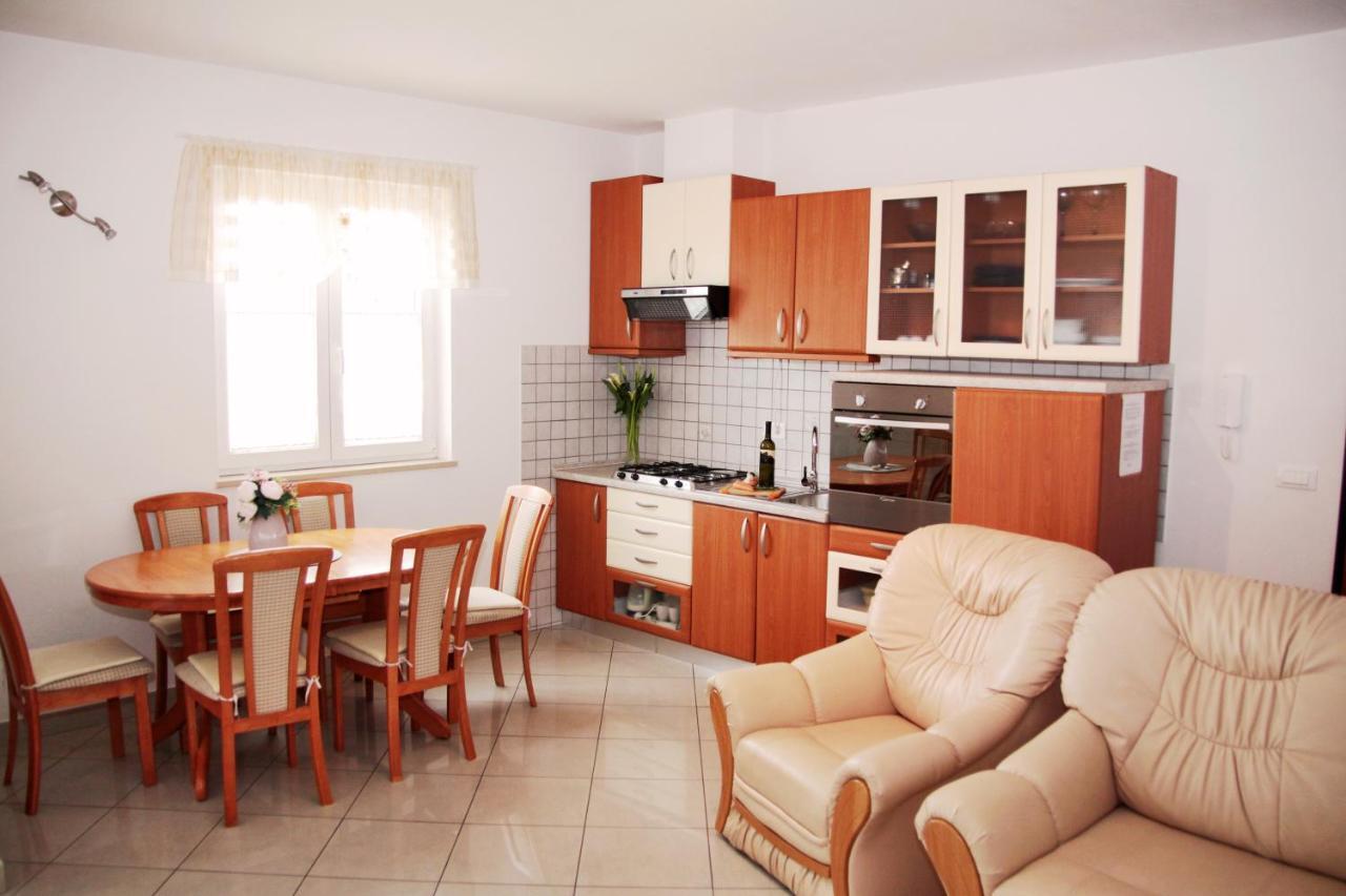 רוביני Apartment Matika, Terrace Apartment 10 Minutes Walk From Center מראה חיצוני תמונה