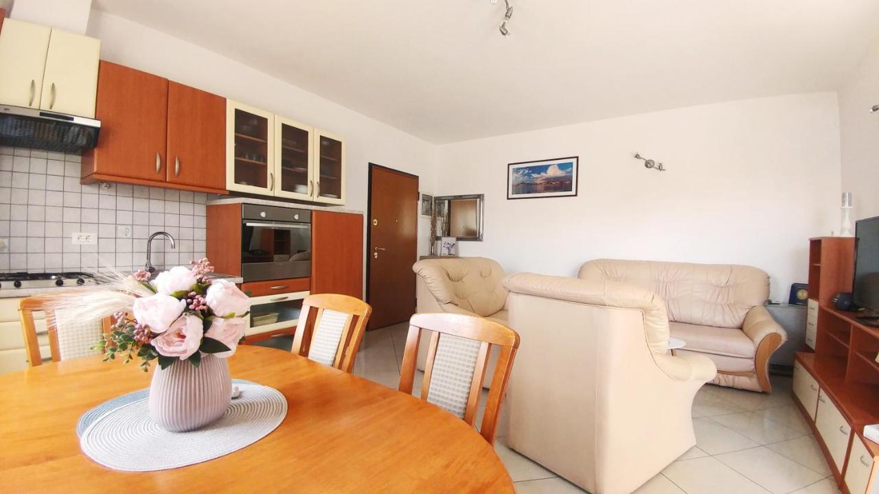 רוביני Apartment Matika, Terrace Apartment 10 Minutes Walk From Center מראה חיצוני תמונה